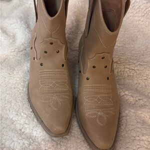 Tan Western Cowboy Ankle Boots. Sz 8